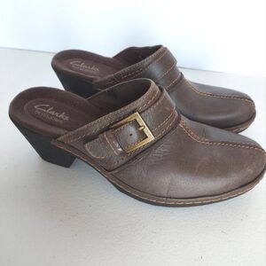SOLD Clarks Bendables Clogs Sz 8M 34963 Leather 2.75" Heel Split Toe Mules Shoes